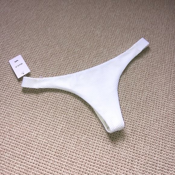 Bikini - Picture 2 of 2